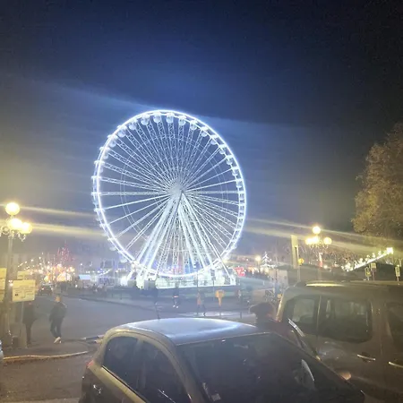 Le Bonheur Est Pres De La Cite De Carcassonne *