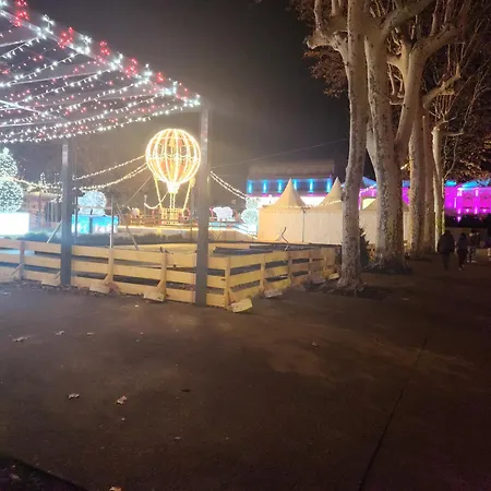 Le Bonheur Est Pres De La Cite De Carcassonne Homestay *