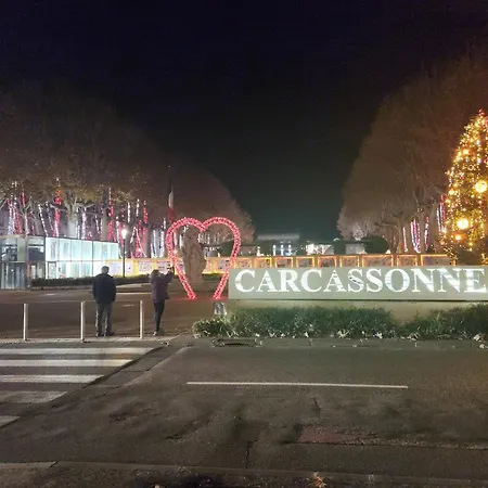 Le Bonheur Est Pres De La Cite De Carcassonne *
